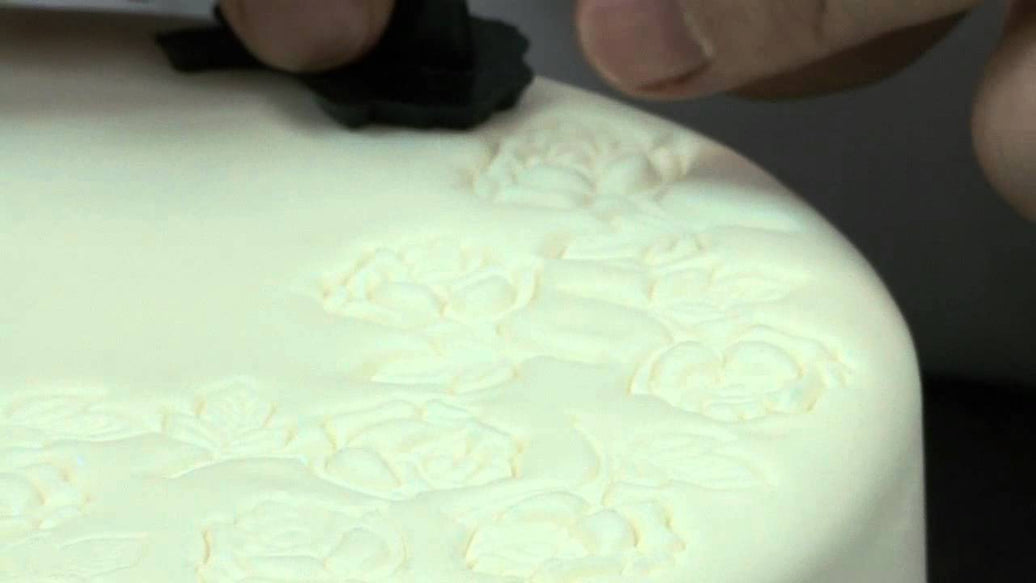 embossing-cakes-for-a-dramatic-effect