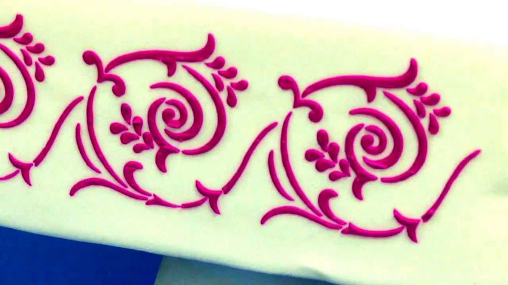 how-to-stencil-a-cake