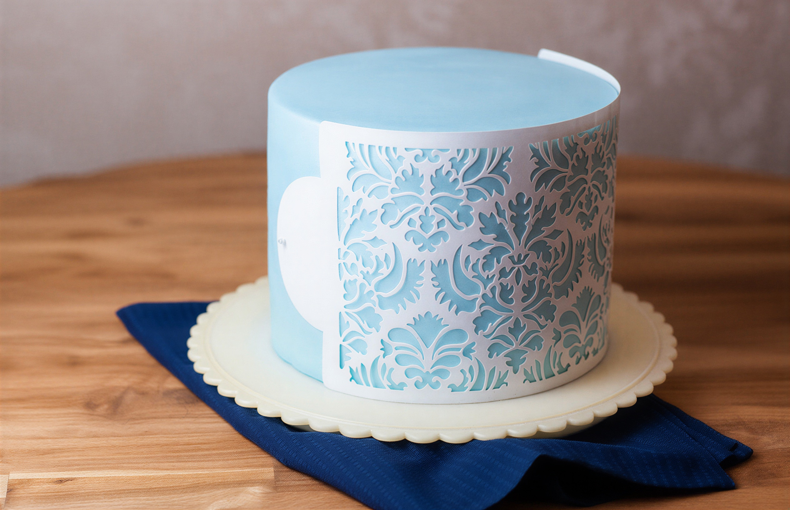 Guide to stenciling cakes, step-by-step.