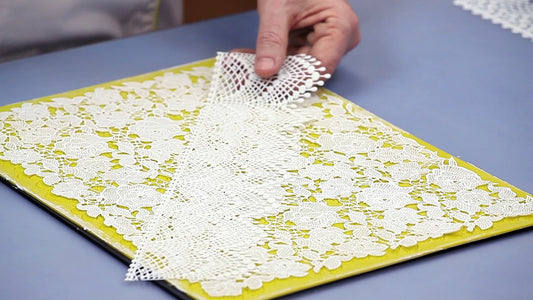 how-to-decorate-with-cake-lace