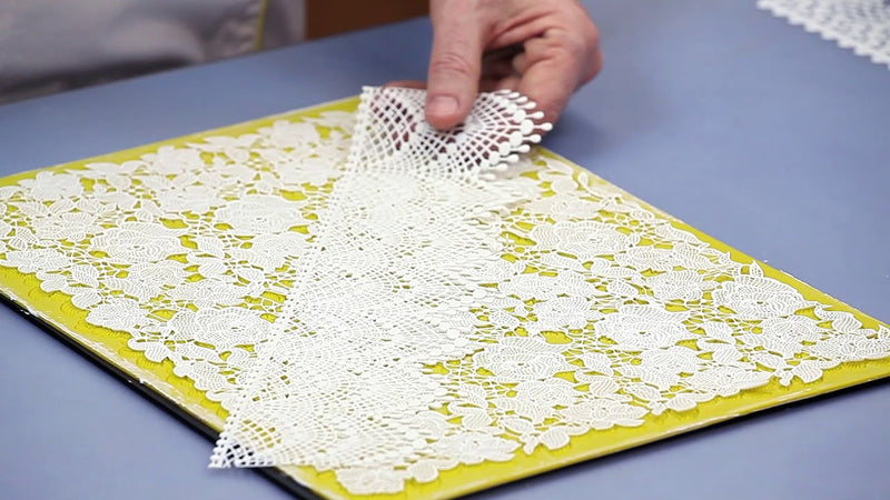 how-to-decorate-with-cake-lace