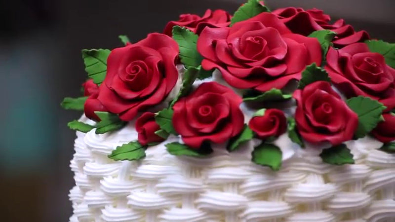 exquisite-rose-basketweave-cake