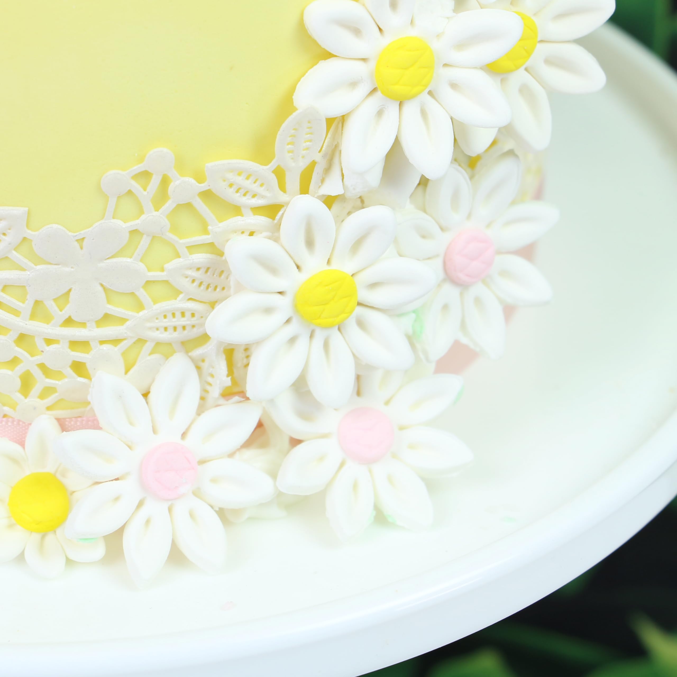 Edible Daisy Cake Decorations, White and Pink Sugar Flowers, Unwired 1 Inch, Daisy Cupcake Toppers, Edible Flowers Cake Decorations by Chef Alan Tetreault, Global Sugar Art