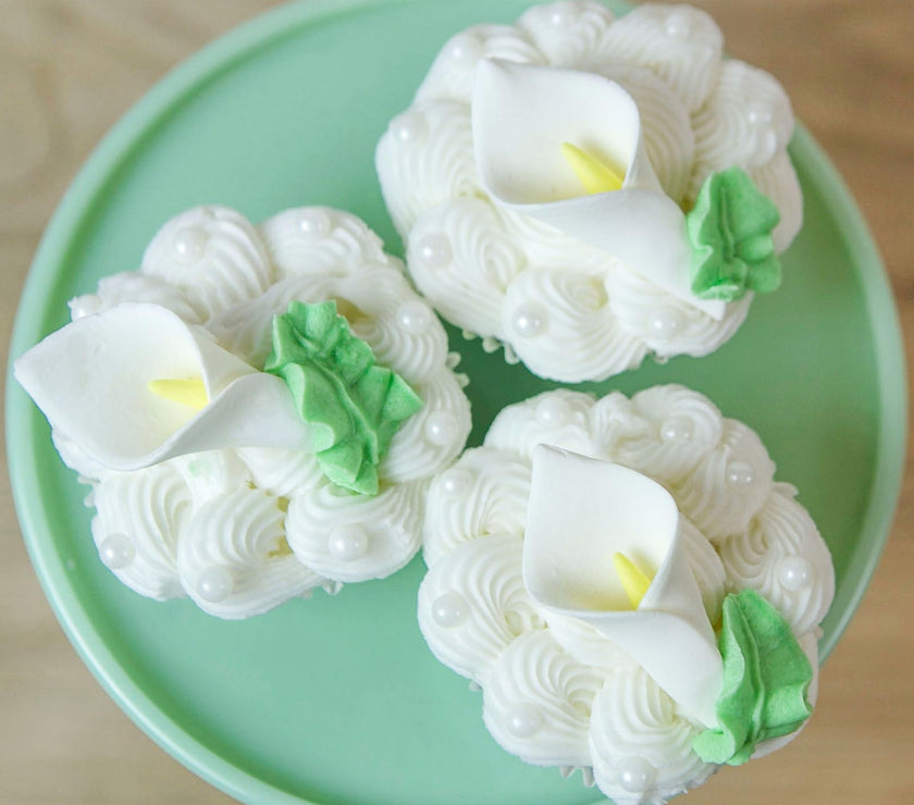 Calla Lily Sugar Cake Flowers by Global Sugar Art, White with Yellow, Unwired, Medium, 18 Count