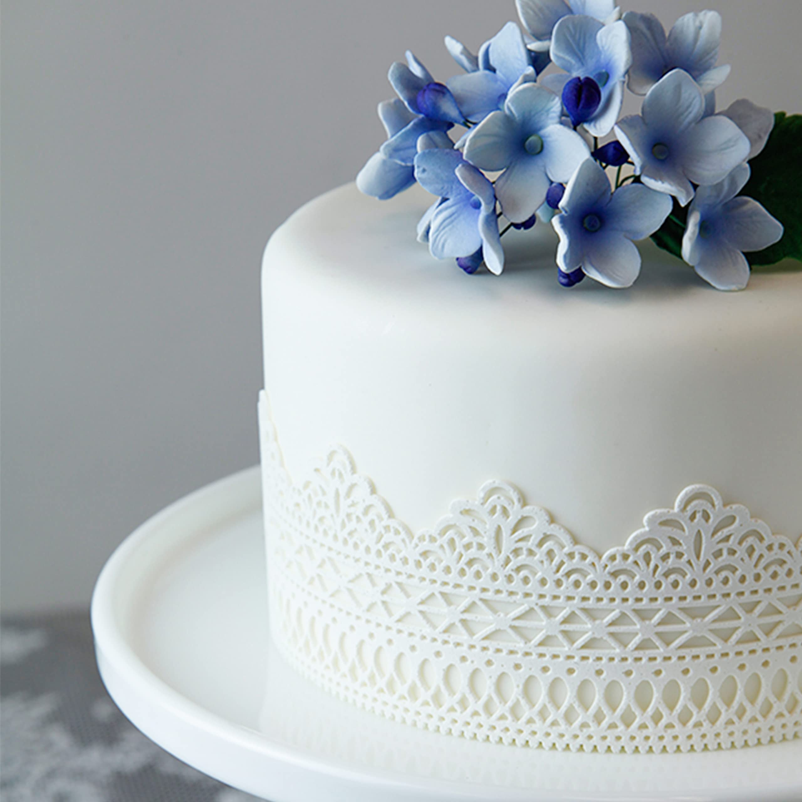 Hydrangea Blossoms Sprays, Sugar Cake Flowers by Global Sugar Art, 4 Count, Blue