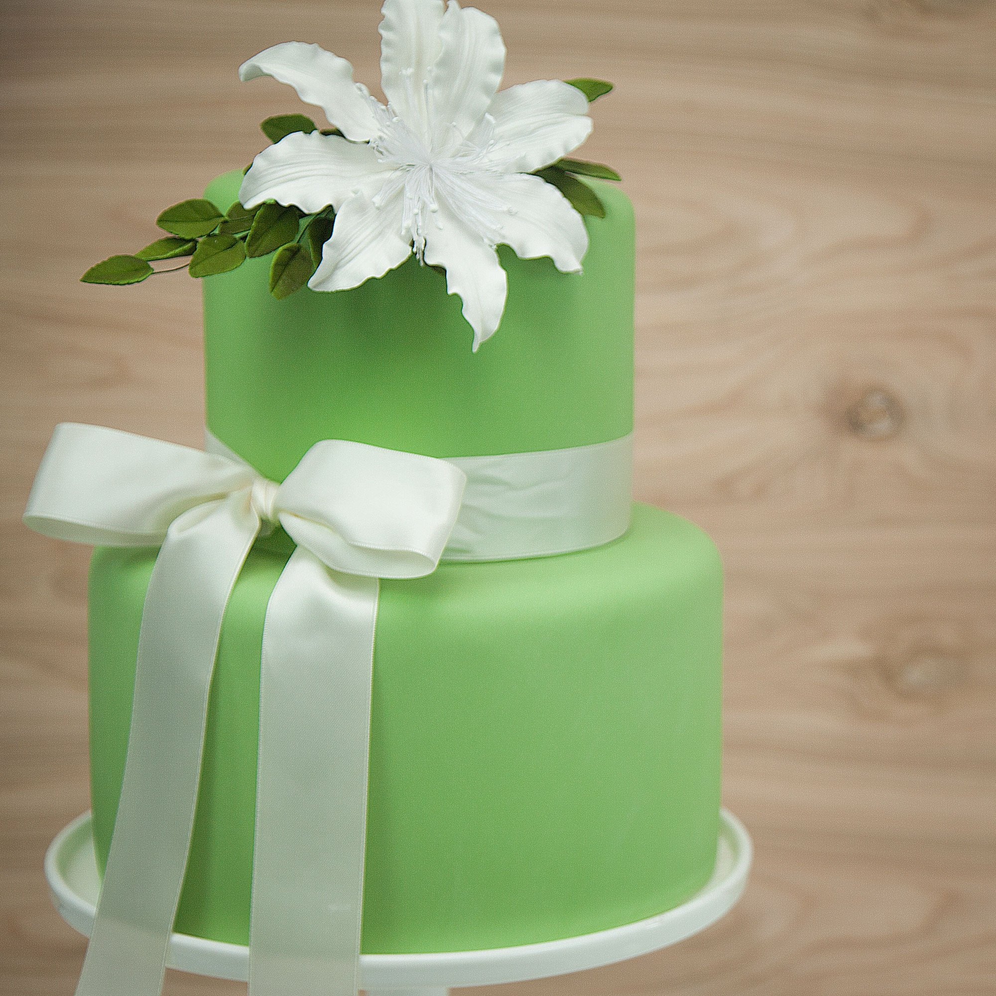 Sugar Lilies, Lily Flower Sprays, Cake Toppers by Global Sugar Art, White Shrine Lily Spray