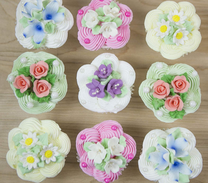 Edible Daisy Cake Decorations, White and Yellow Sugar Flowers, Unwired 1 Inch, Daisy Cupcake Toppers, Edible Flowers Cake Decorations by Chef Alan Tetreault, Global Sugar Art