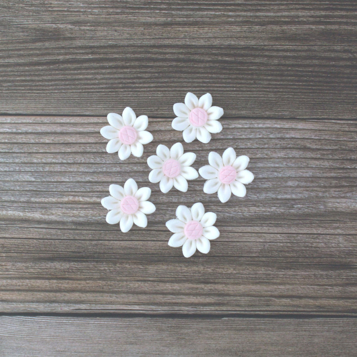 Edible Daisy Cake Decorations, White and Pink Sugar Flowers, Unwired 3/4 Inch, Daisy Cupcake Toppers, Edible Flowers Cake Decorations by Chef Alan Tetreault, Global Sugar Art