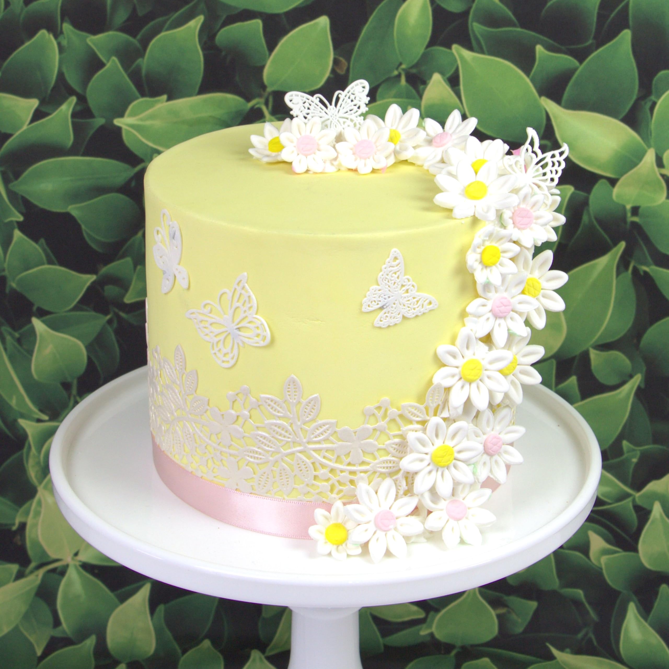 Edible Daisy Cake Decorations, White and Pink Sugar Flowers, Unwired 3/4 Inch, Daisy Cupcake Toppers, Edible Flowers Cake Decorations by Chef Alan Tetreault, Global Sugar Art