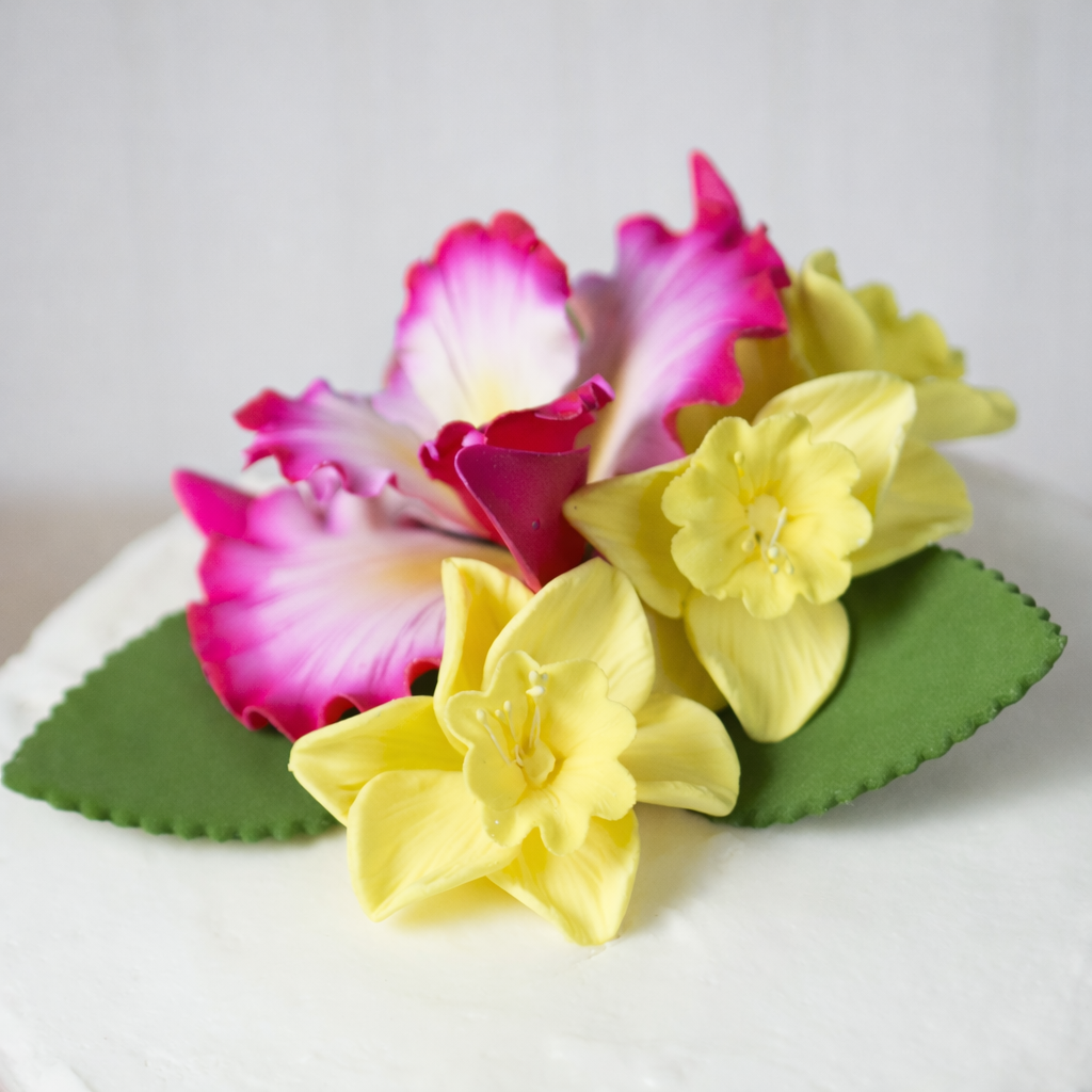 Daffodil Sugar Cake Flowers by Global Sugar Art, Yellow, 6 Count