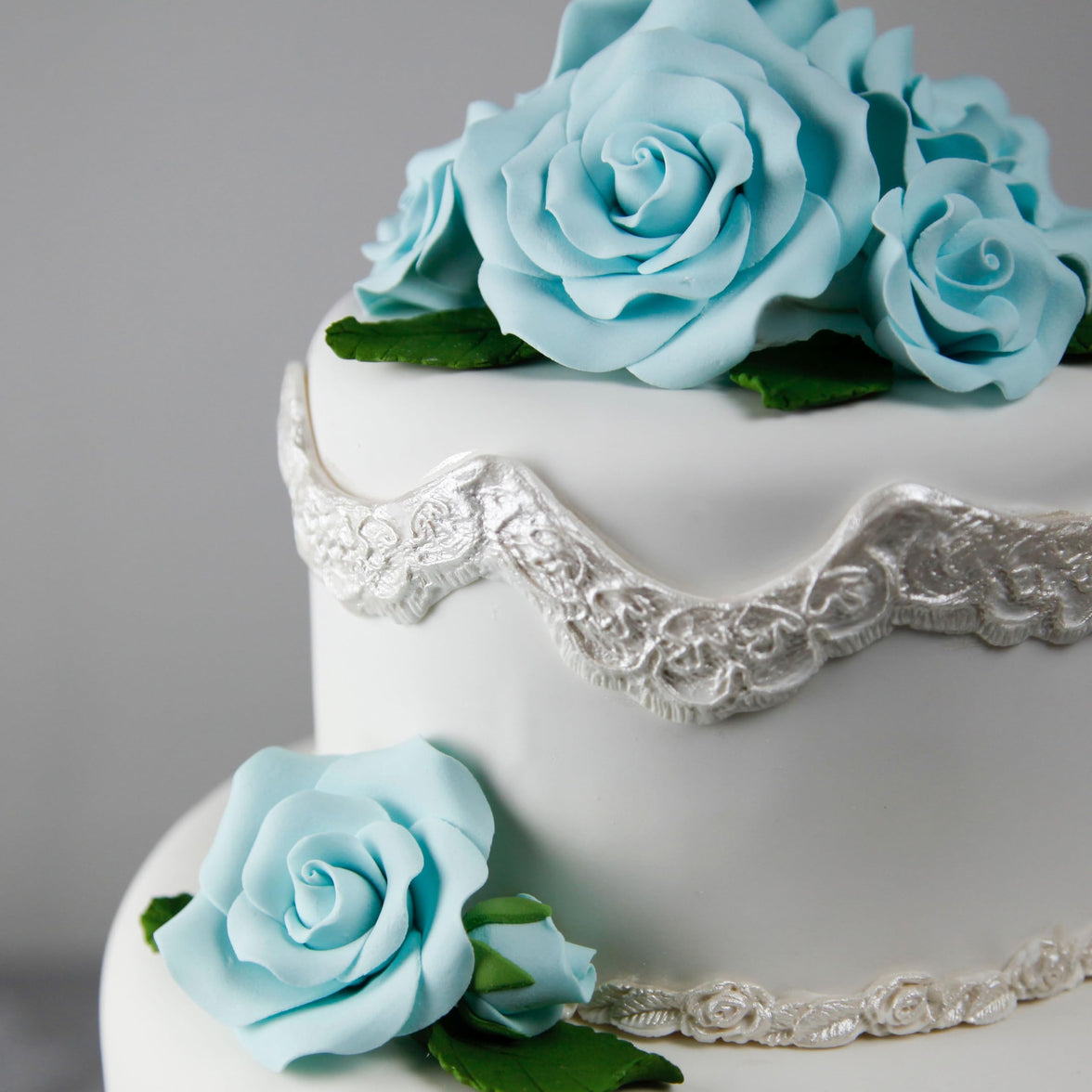 Exquisite Rose & Leaf Kit, Sugar Cake Flowers by Global Sugar Art, Baby Blue Roses with Leaves, 15-Piece Set