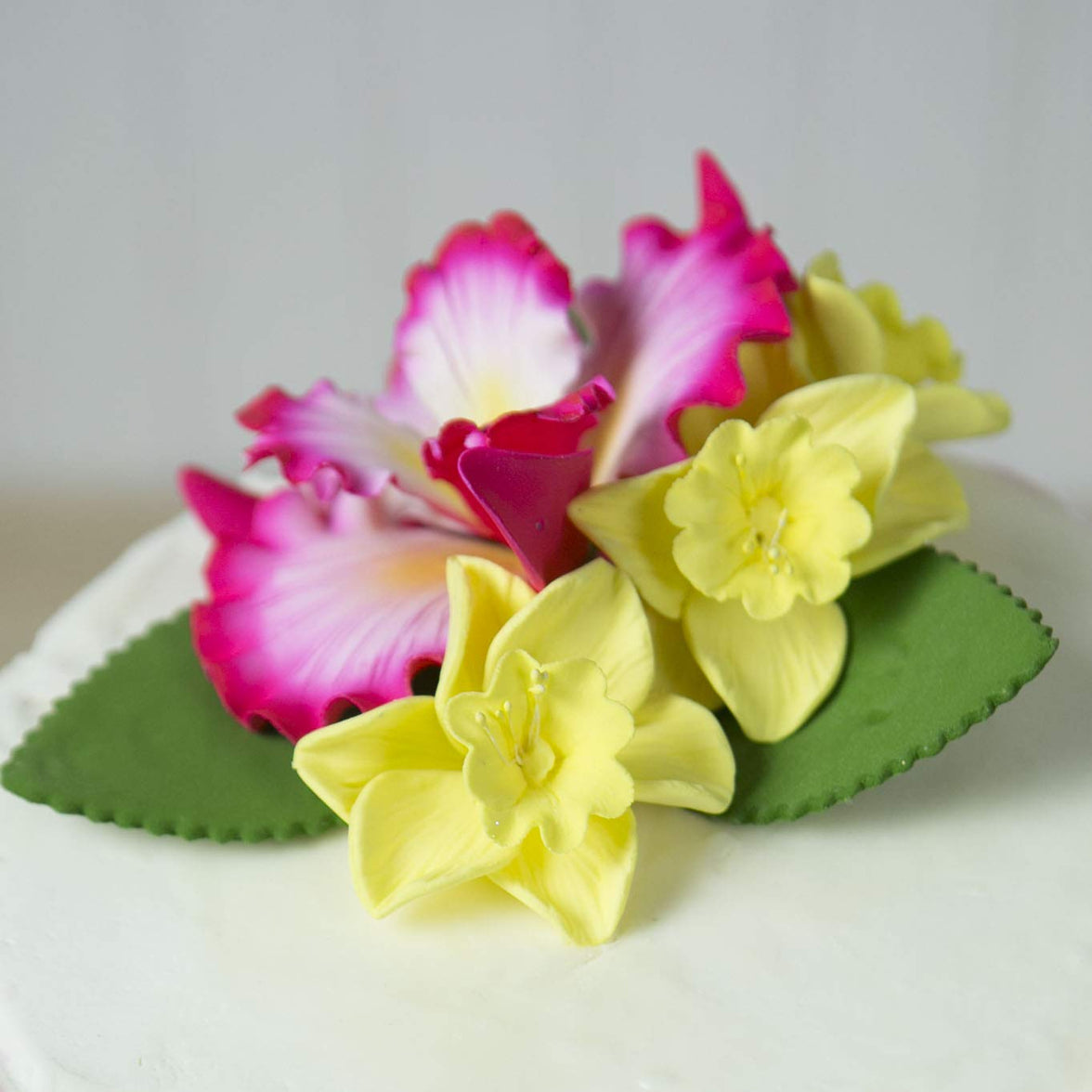 Daffodil Sugar Cake Flowers by Global Sugar Art, Yellow, 6 Count