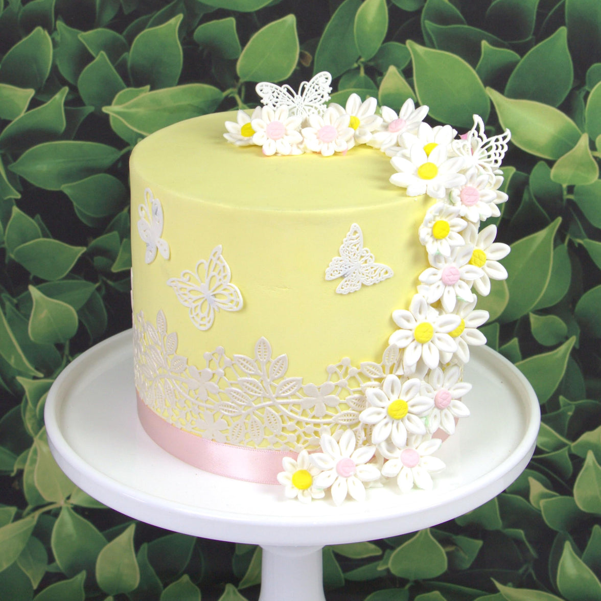 Edible Daisy Cake Decorations, White and Pink Sugar Flowers, Unwired 1 Inch, Daisy Cupcake Toppers, Edible Flowers Cake Decorations by Chef Alan Tetreault, Global Sugar Art